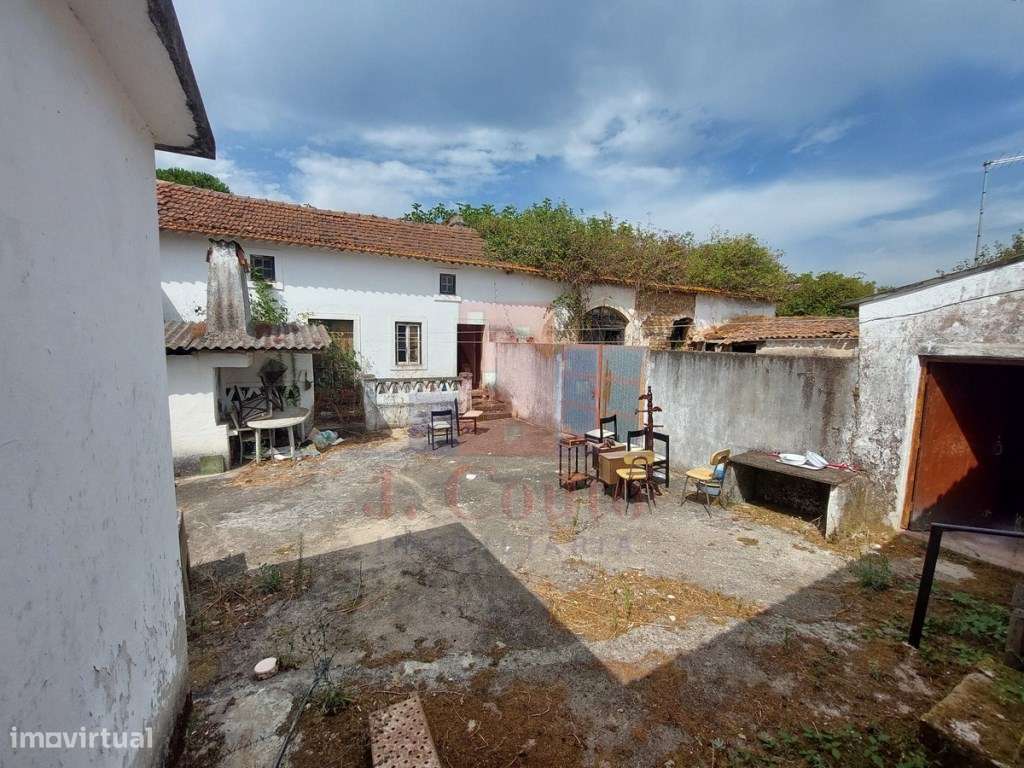 Casa Antiga para Restauro, Salir de Matos-8