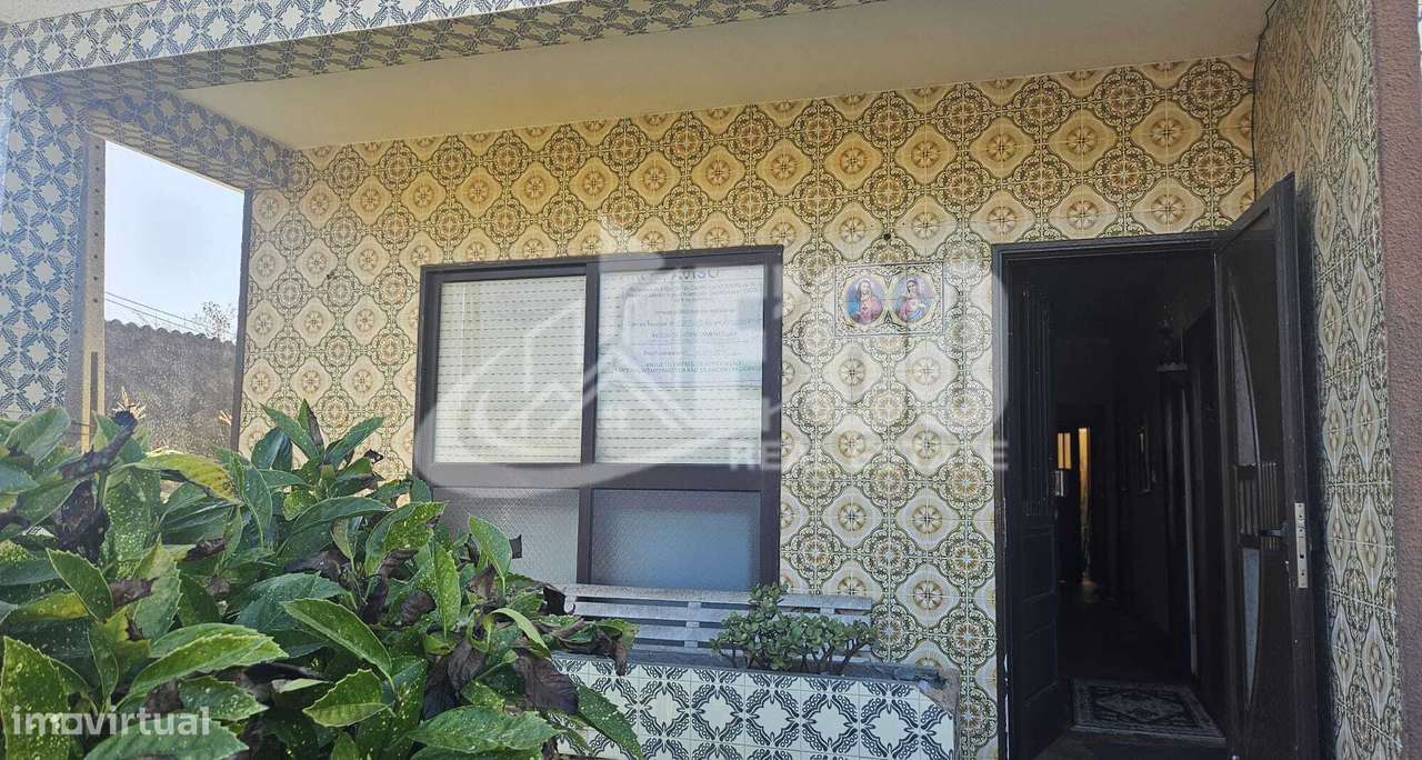 MORADIA TÉRREA COM 4 FRENTES E TERRENO DE 2.375M2 PARAMOS-3