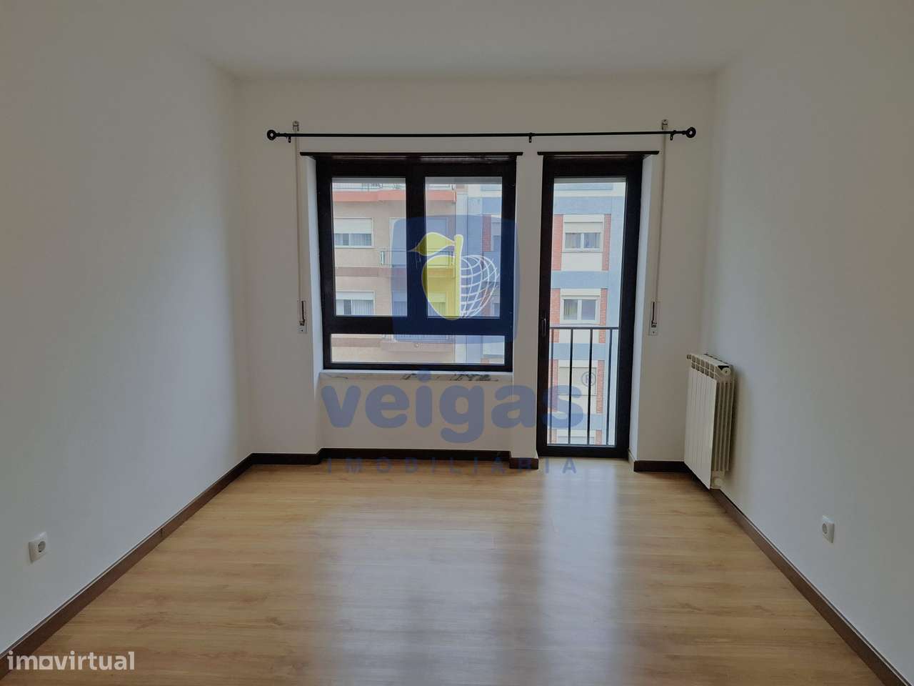 Apartamento T3 remodelado com terraço panorâmico, garagem e elevador,-23
