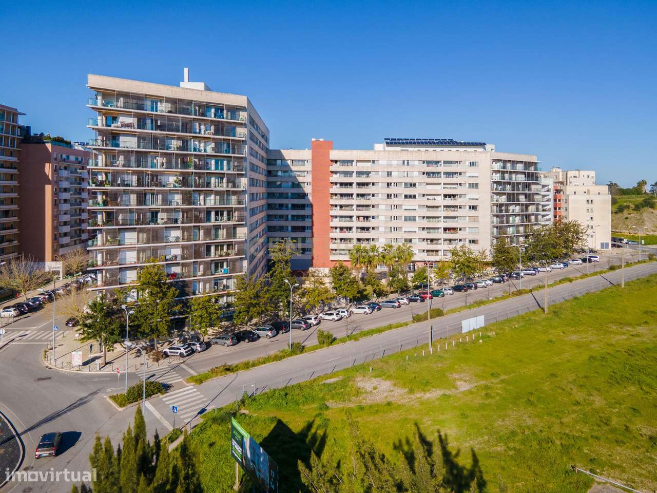 Fantástico T2 com varanda frente ao Parque das Conchas-39
