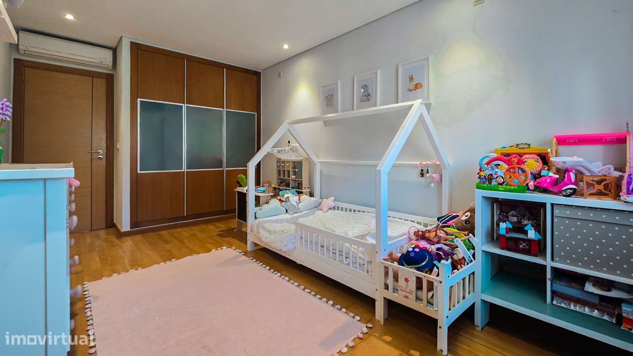 Apartamento T3 com varanda e garagem em Montijo-11