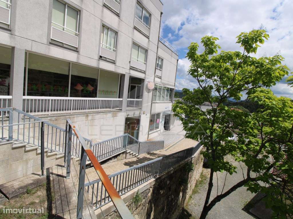 ESPAÇO COMERCIAL EM MOTA-FERVENÇA, CELORICO DE BASTO. - Grande imagem: 1/29