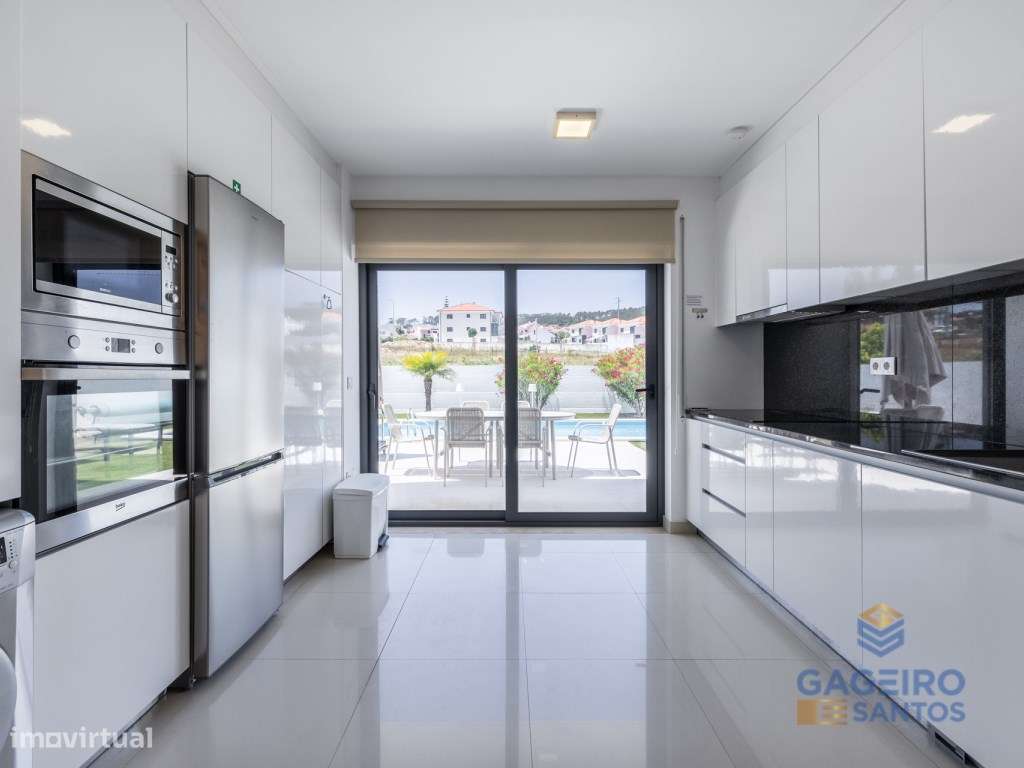 Moderna moradia T3 com piscina privativa-13