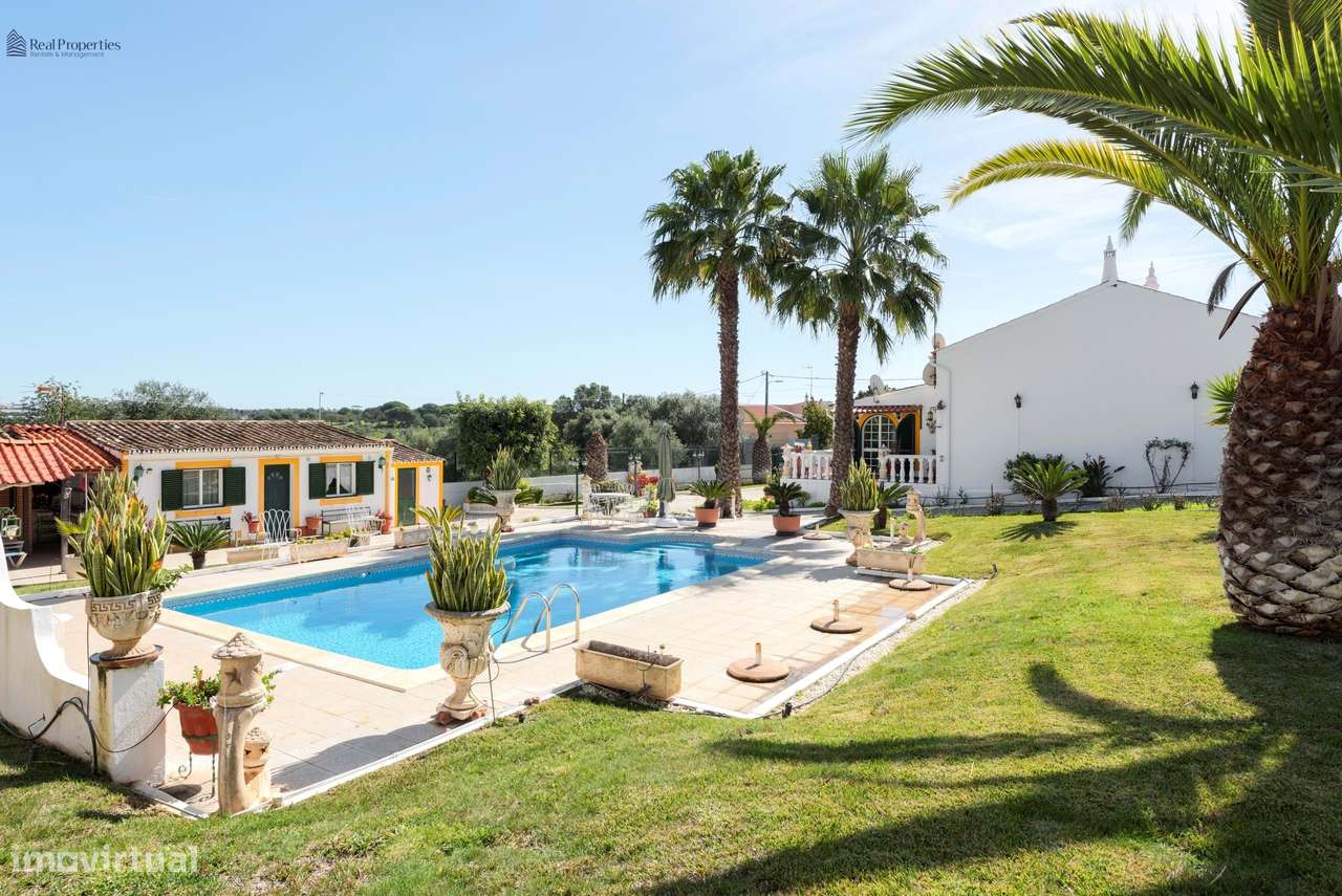 Encanto Algarvio – Moradia Térrea Isolada com Piscina e Jardim-1