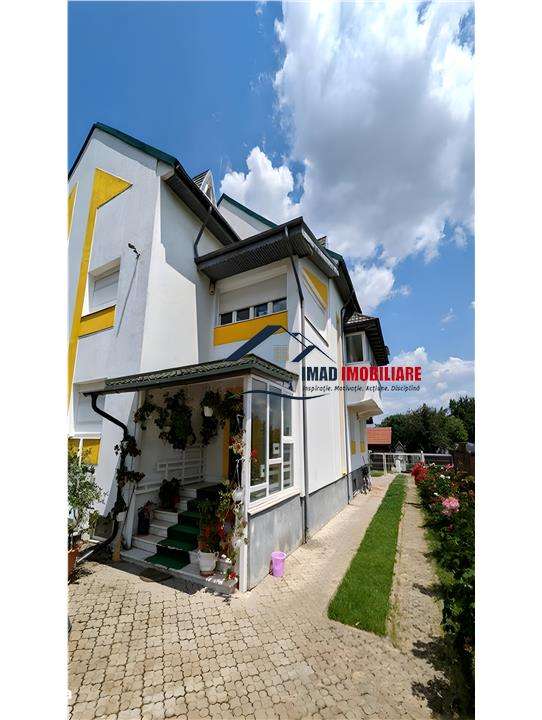 Vila Impresionanta cu peisaj de poveste & Teren 12.000 mp - Candesti,-0