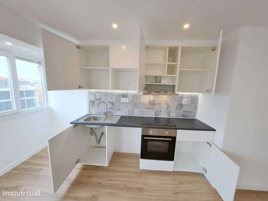 Apartamento T2 com varanda para venda em Camarate, Loures - Lisboa-7