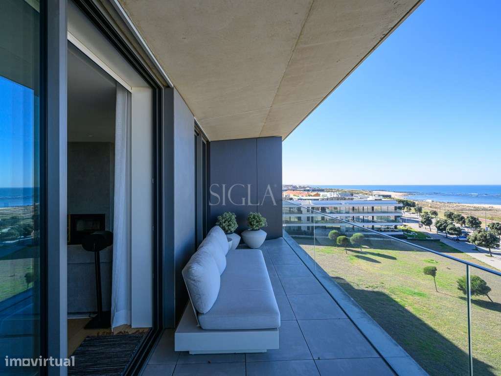 Penthouse T3 com piscina no terraço - Primeira linha de Mar-18