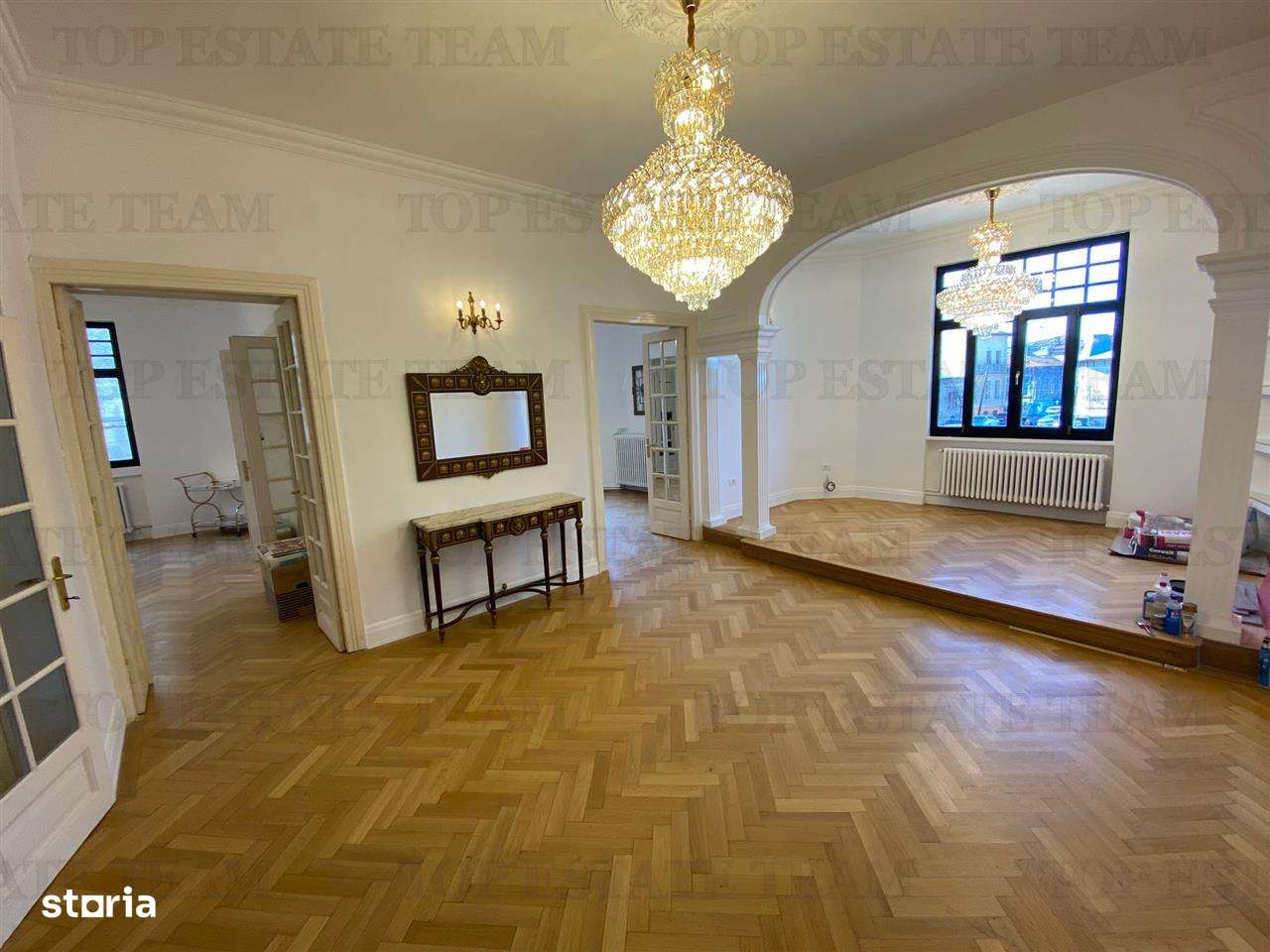 Apartament de vanzare cu 5 camere, imobil consolidat