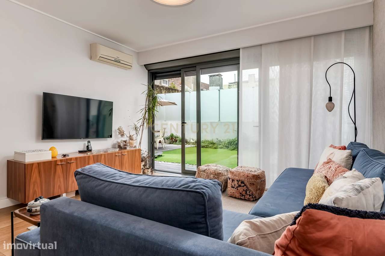 Apartamento T2 com Terraço e Parqueamento-1