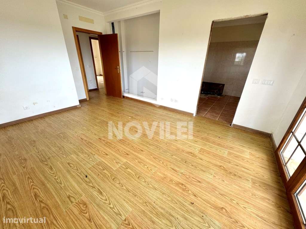 Moradia isolada T3 de cave e rés do chão próxima da Nazaré.-16