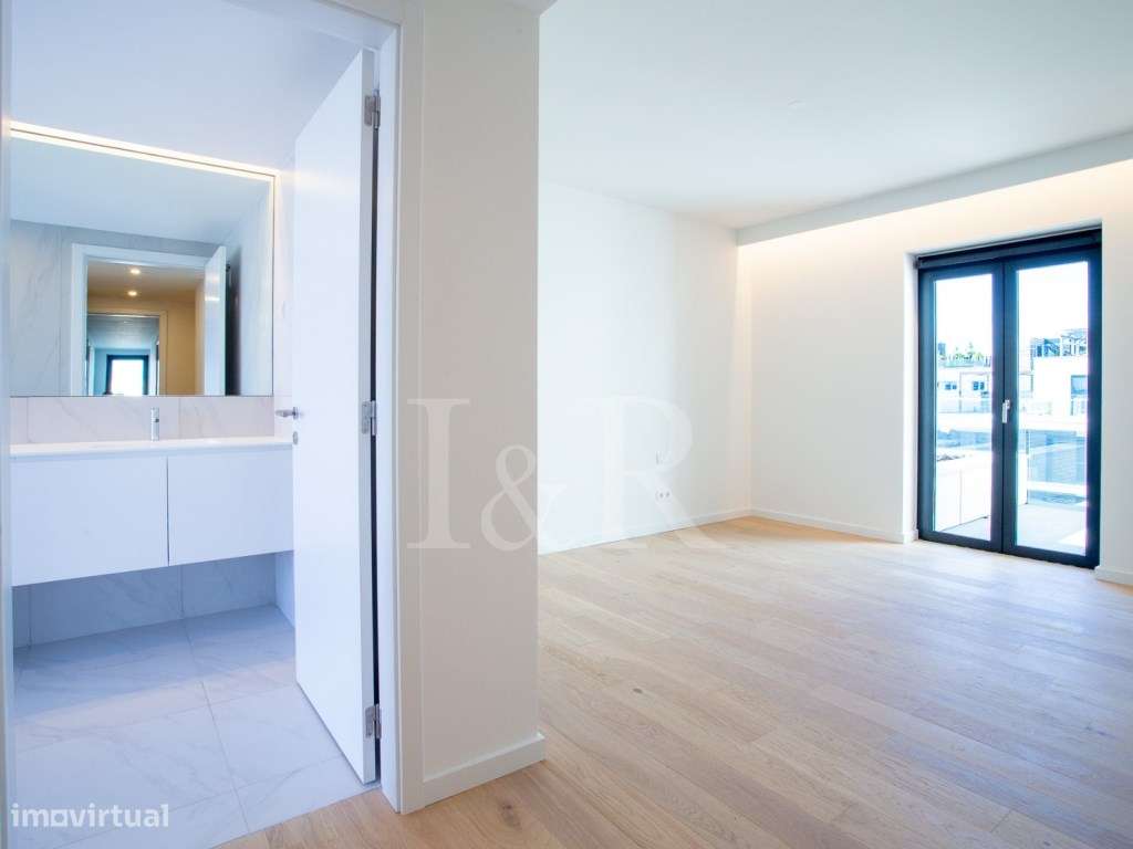 Apartamento T4 com varanda e estacionamento na Praça de Espanha - Grande imagem: 5/71