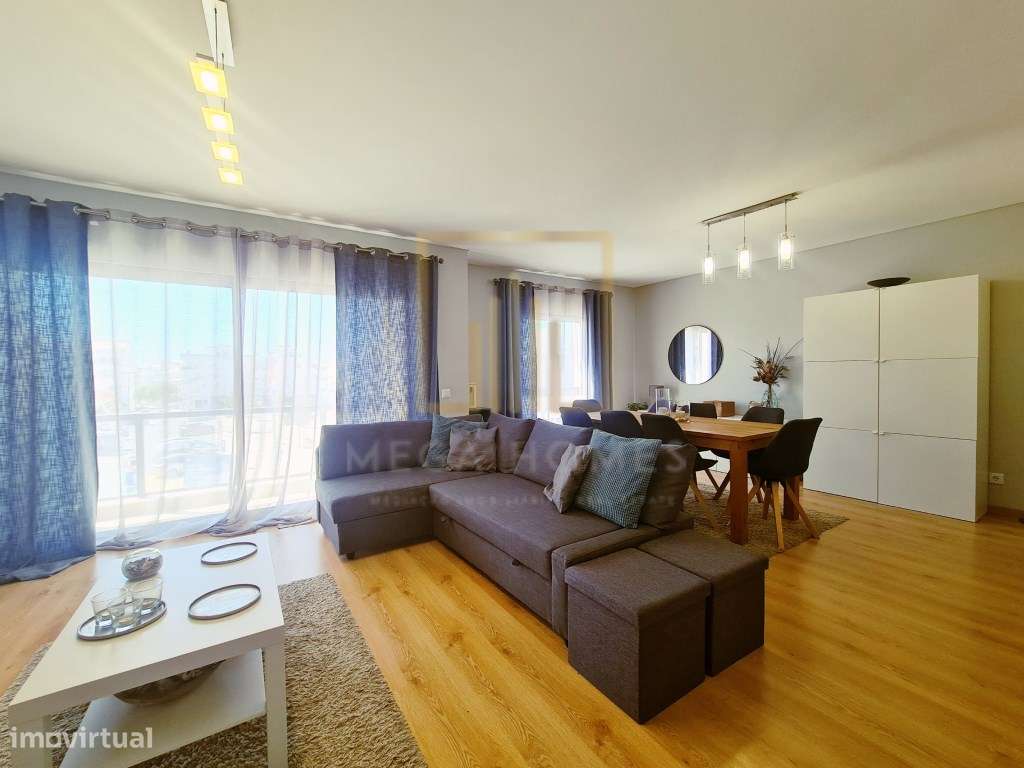 Apartamento T3 com Terraço e 3 WC, em Lagoa.-34