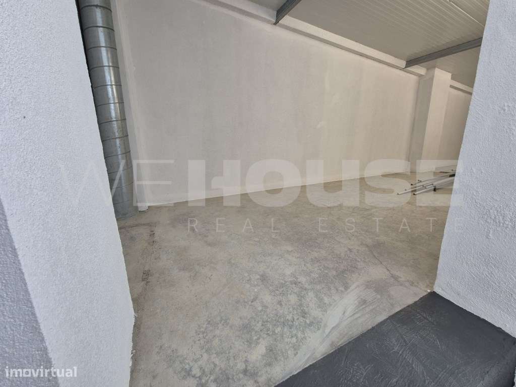 Armazém para Venda na Baixa da Banheira-12