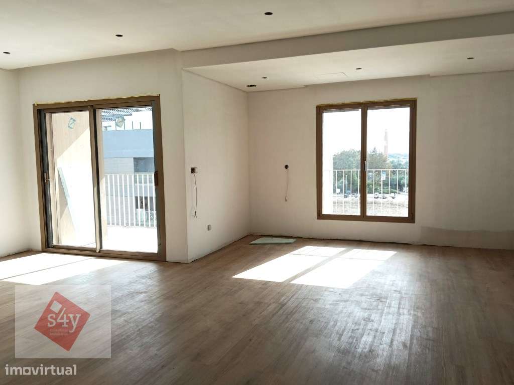 Apartamento T3 com Parqueamento! - Grande imagem: 2/16