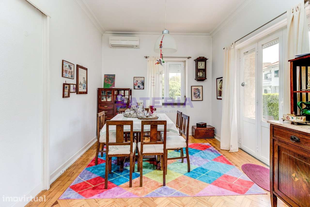 Moradia Independente T5 em Linda-a-Velha-7