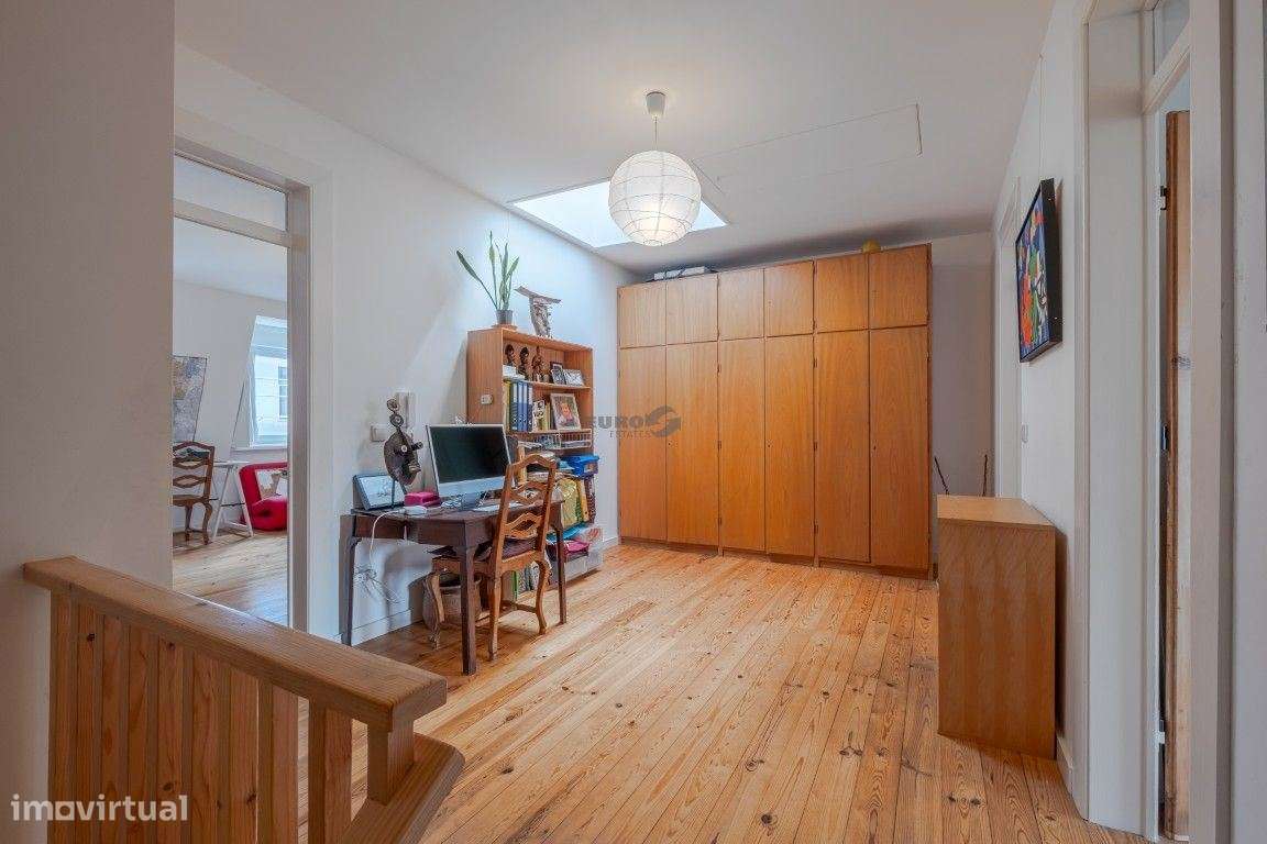 Moradia duplex na Graça com 5 Quartos e Jardim-17