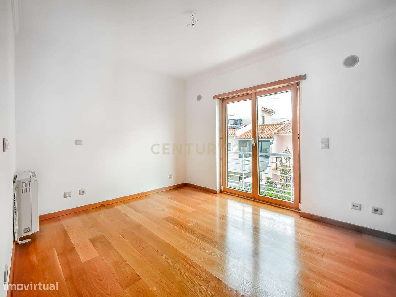 Moradia T5+1 com Piscina Privada a 8 Minutos a Pé do King's College |-33