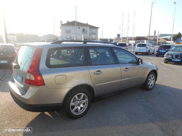 Volvo V70 2.0 D Momentum - 4