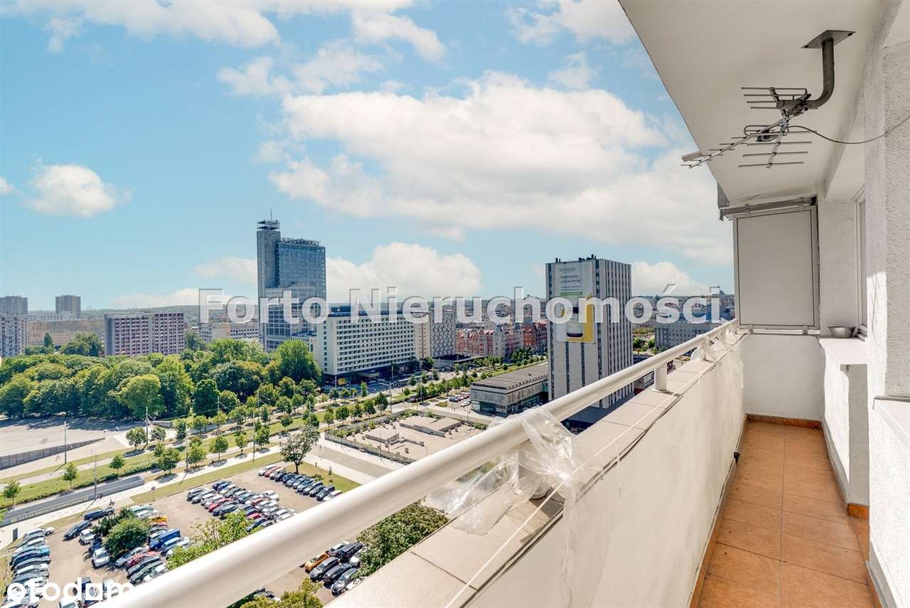 Superjednostka13 piętro widok na panoramę Katowic-13