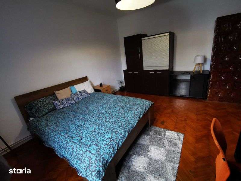 Inchiriez Camera 26 mp la Casa Coleg locuinta decom/ curte pet Marasti - Imagine principală: 4/8