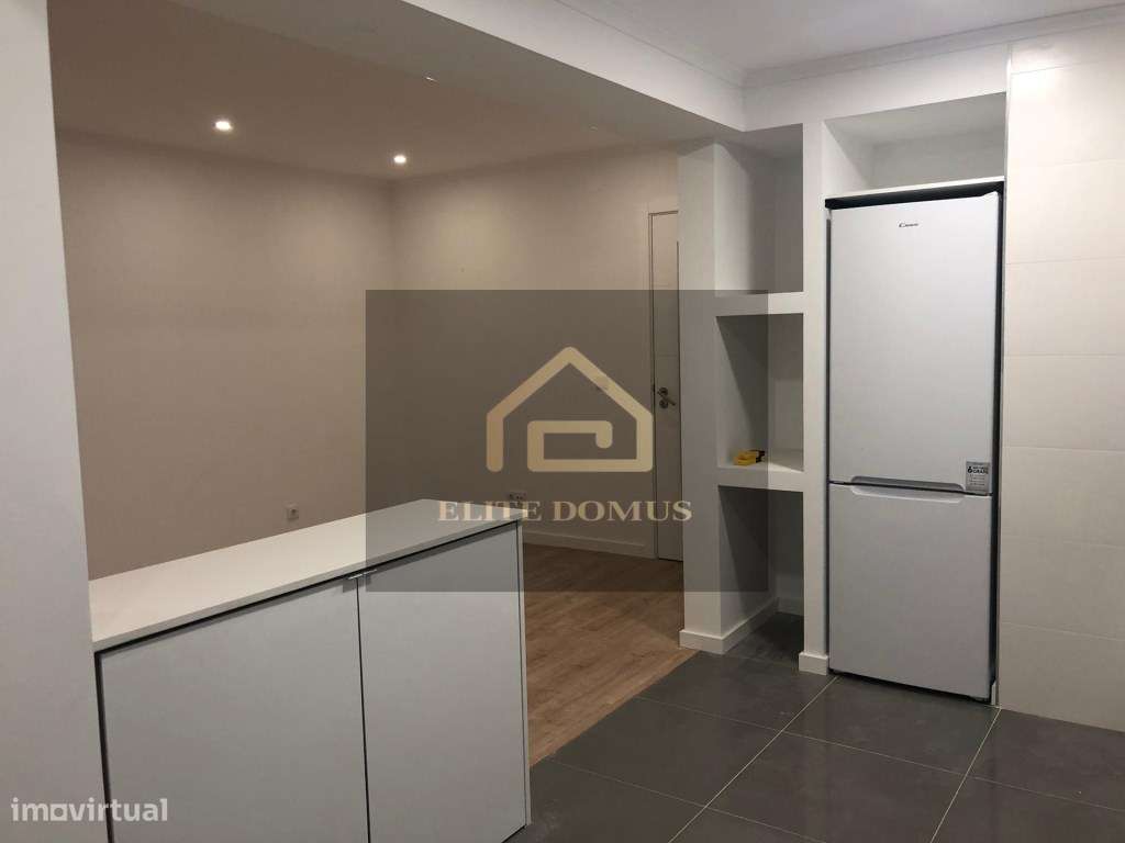 T1 Totalmente Remodelado com elevador e junto ao Metro - Reboleira!-8