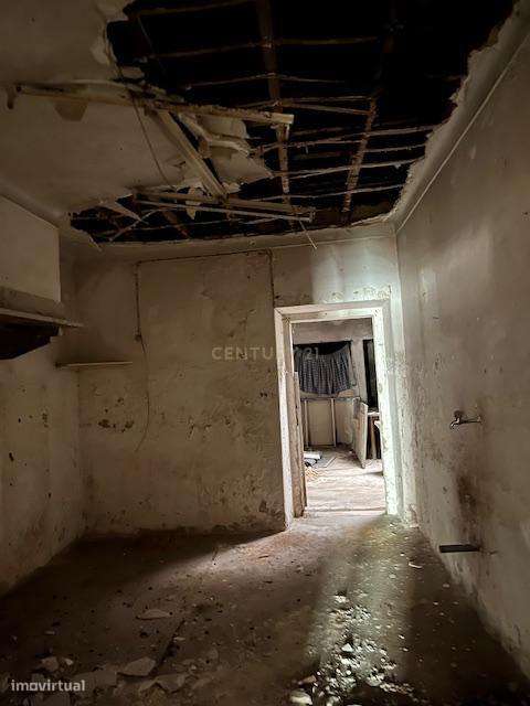 Prédio com 6 Frações a 100m da Avenida da Liberdade - Para Reabilitaçã - Grande imagem: 4/7