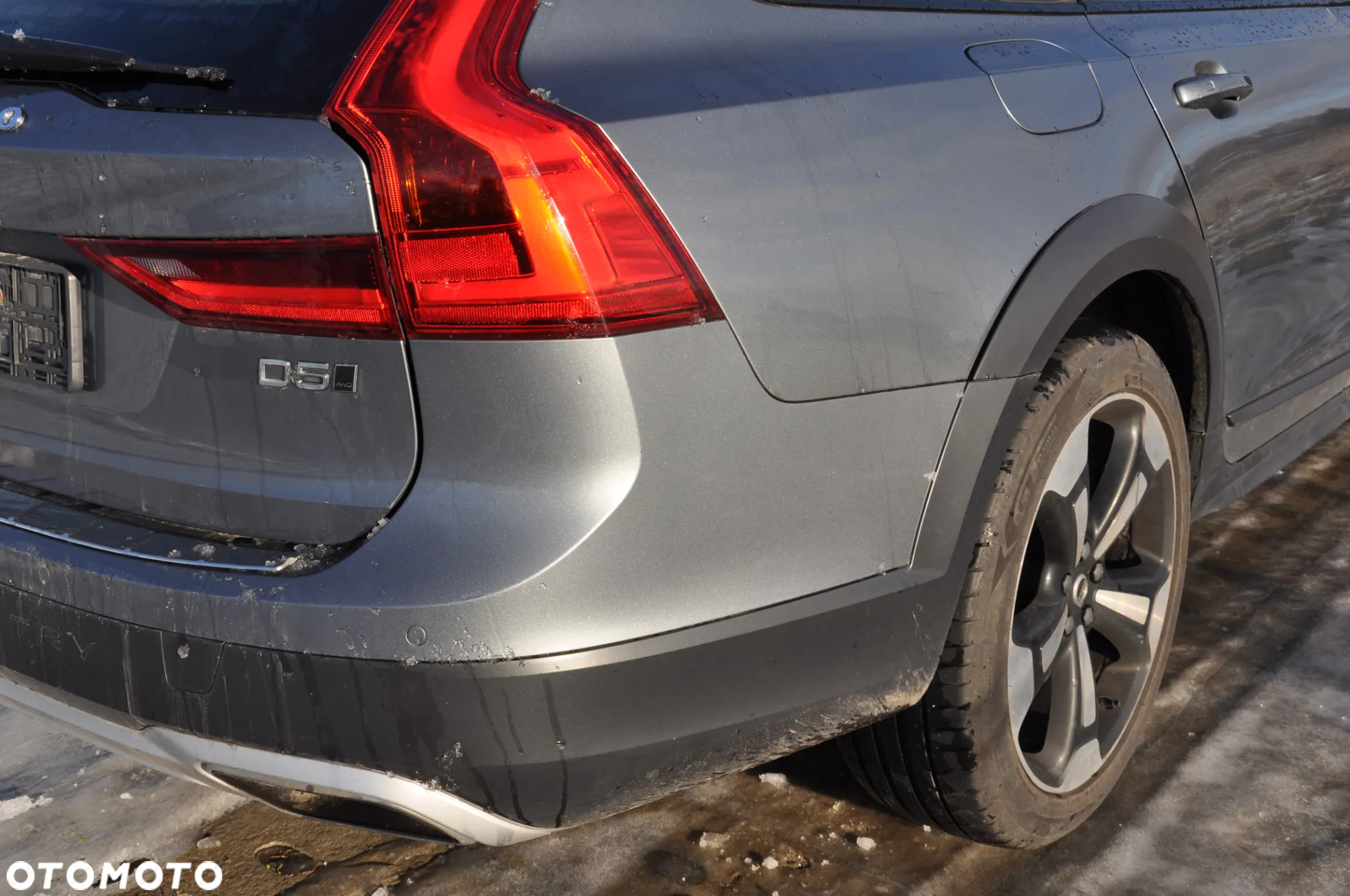 Volvo V90 D5 SCR AWD R-Design - 5