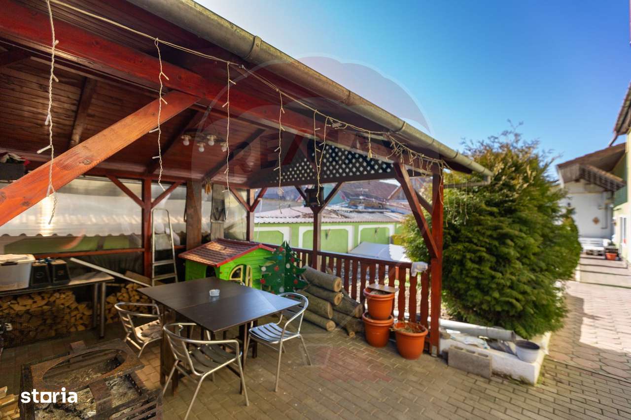 Casă SPATIOASA de vanzare in zona semicentrala - Imagine principală: 4/16