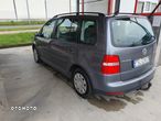 Volkswagen Touran 2.0 TDI Trendline DSG - 3