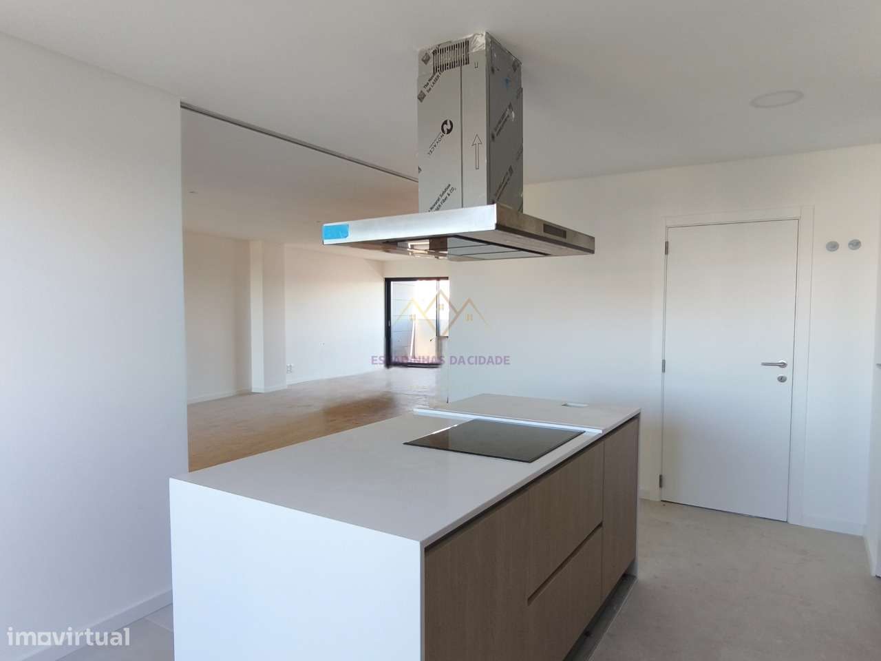 Penthouse T5 com varandas, 2 Garagens Box e Arrecadação, em Empreendim-15