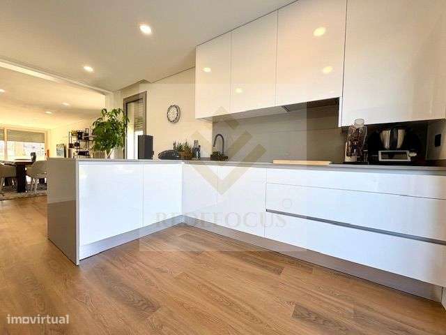 Moradia T4 de Luxo com Piscina e Jardim em Esmoriz-19
