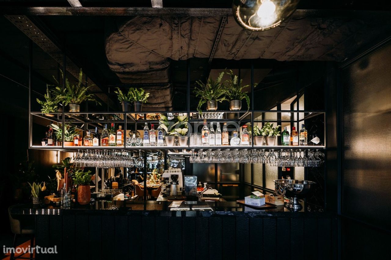 Trespasse restaurante de alto padrão em Espinho