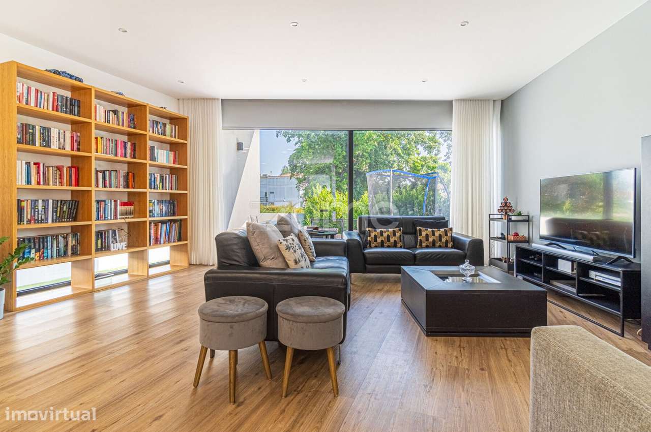 Viva com Elegância: Moradia T4 Térrea Isolada com Acabamentos Premi... - Grande imagem: 4/58