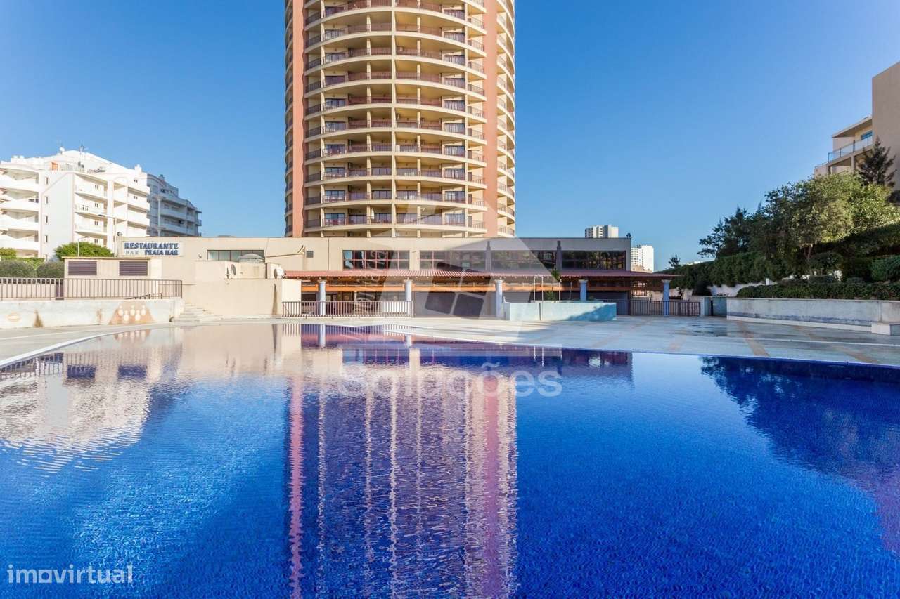 Apartamento T1 Mobilado com Piscina e Garagem para Arrendamento Anual - Grande imagem: 4/21
