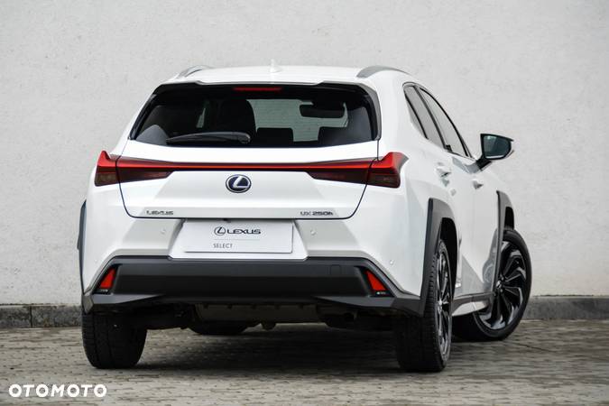 Lexus UX - 5