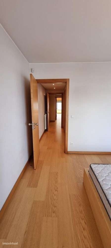 Arrendo T1 com excelente área em condomínio fechado com segurança. - Grande imagem: 5/28