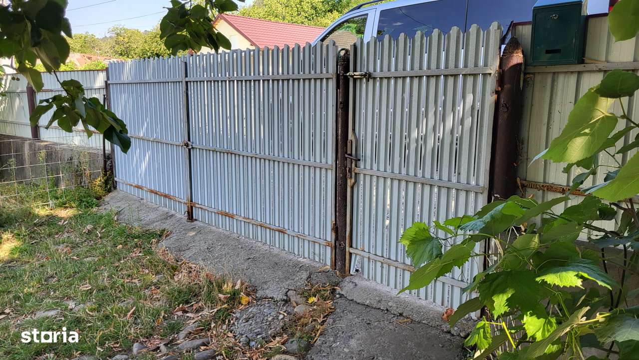 Casă de vânzare în mediul rural – liniște, natură și confort-15