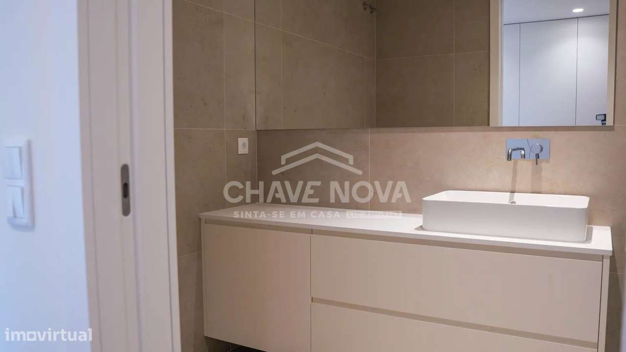 T2 Novo c/ Varanda e Lugar de Garagem 2 Viaturas em Arcozelo (Praias)-7