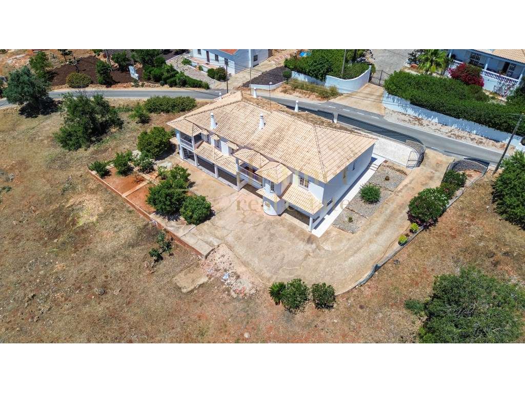 Moradia com 2 quartos e boas vistas - Grande imagem: 4/28