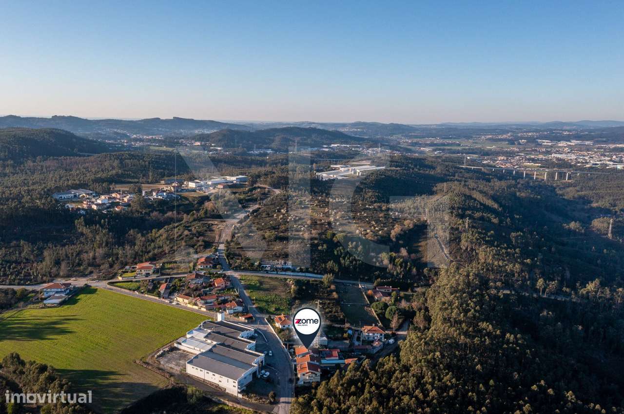 Moradia T4 com pátio, jardim e garagem em Covelas - Trofa-59