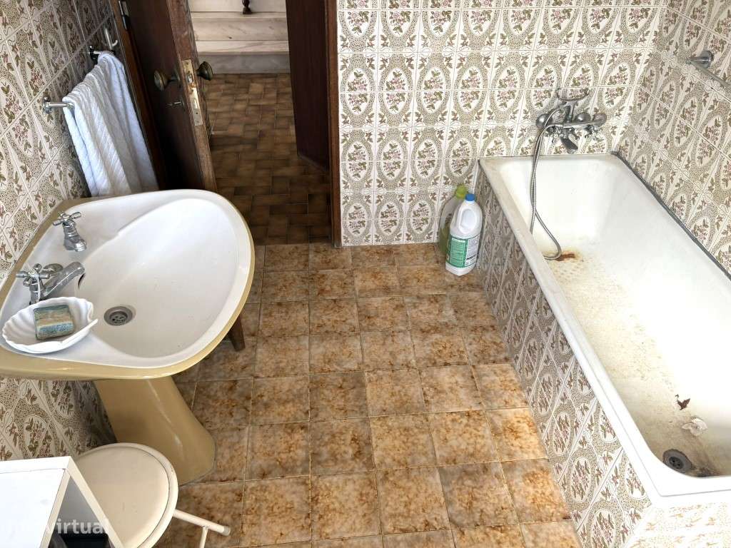 MORADIA PARA RECONSTRUÇÃO - GRANDE POTENCIAL DE VALORIZAÇÃO

Rua ...-31