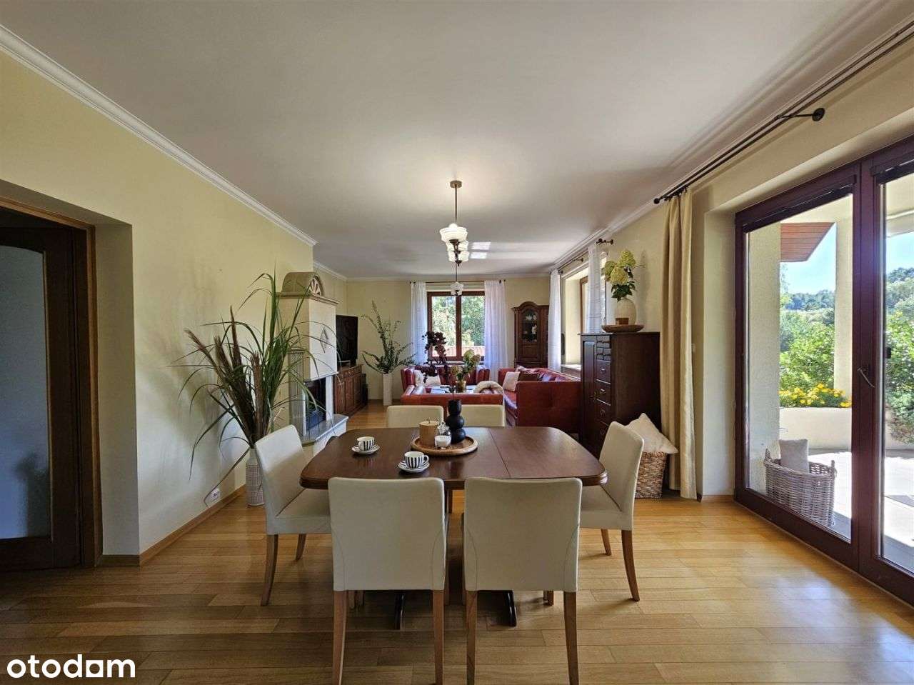 Siedliskowa rezydencja z dużym, pięknym ogrodem-3