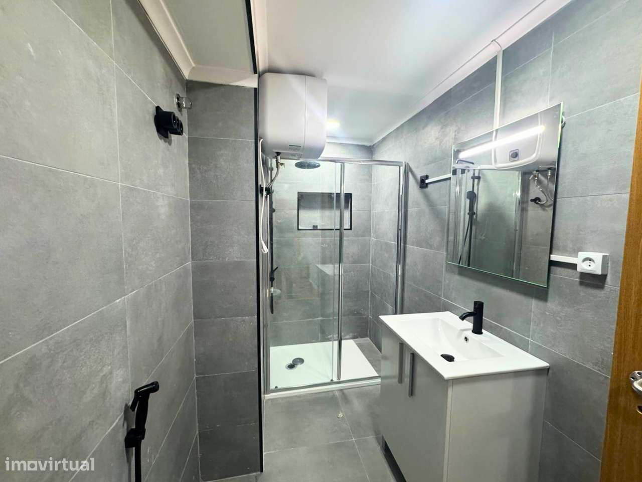 Apartamento T5 + 2 estúdios para venda em Santarém-10