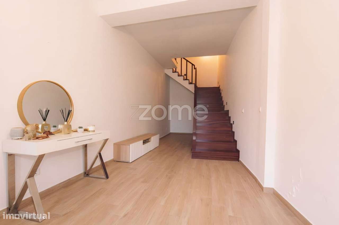 Moradia T2+1 Renovada a 100m do Mar – São Roque-5