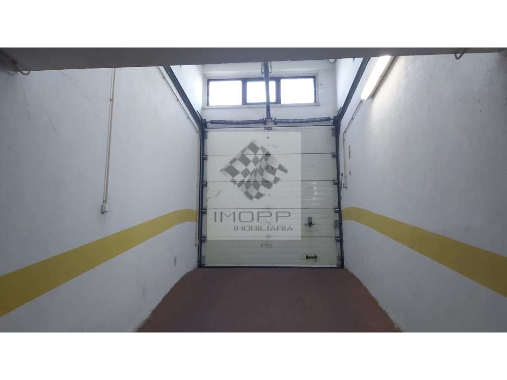 Fabuloso T4 na Radial em Odivelas com estacionamento!-44