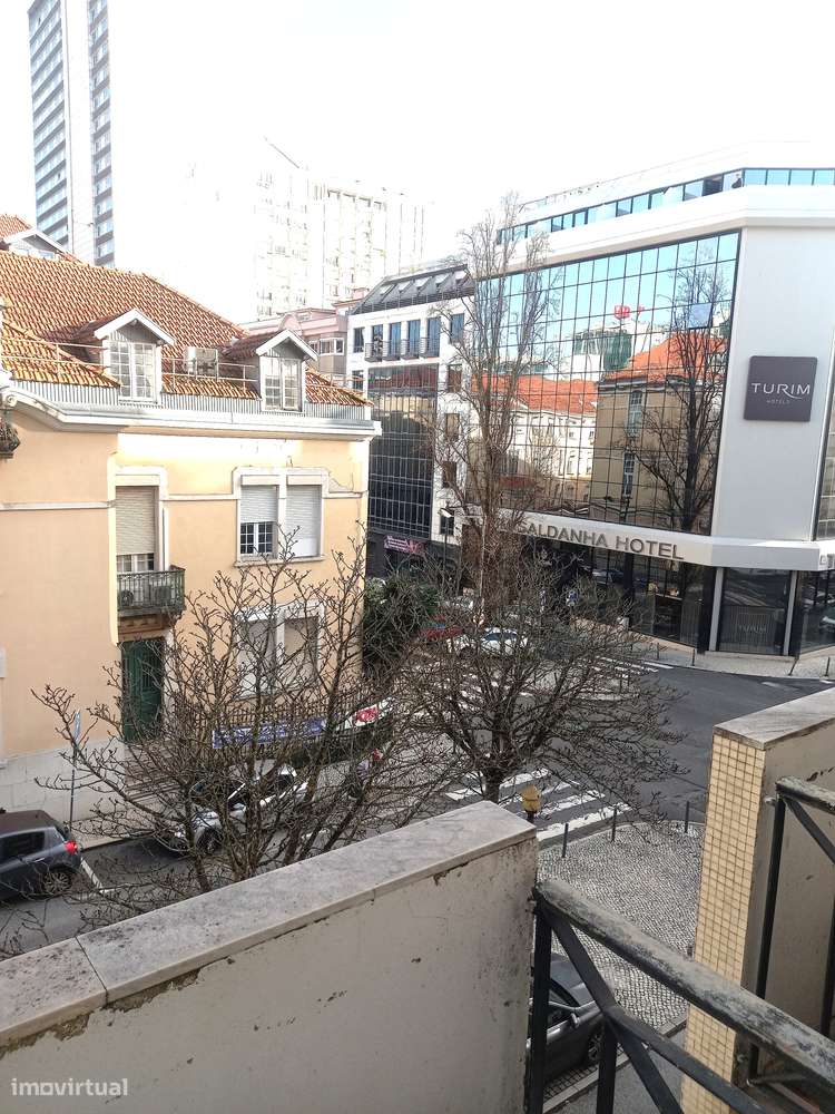 Apartamento T2 nas Avenidas Novas - Grande imagem: 2/17