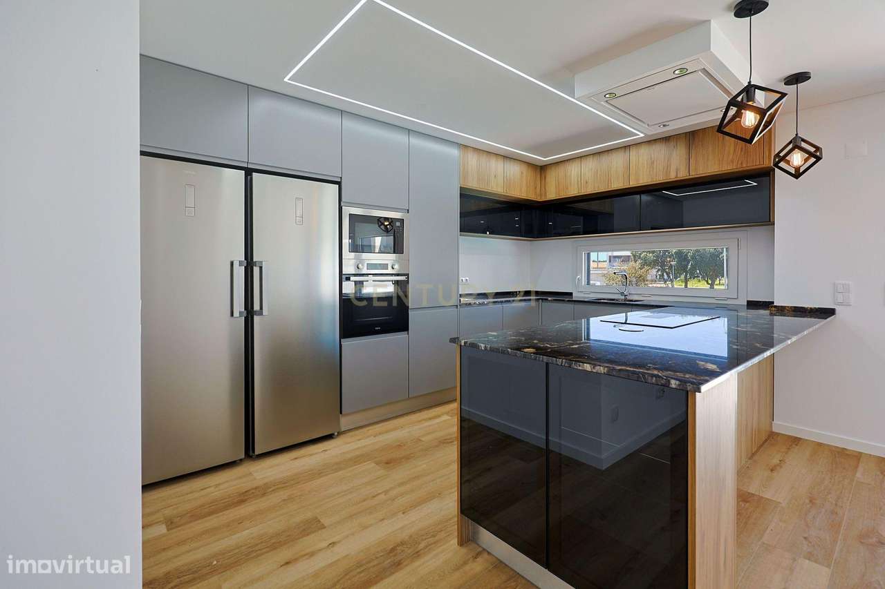 Moradia T4 em Charneca de Caparica, Almada-9