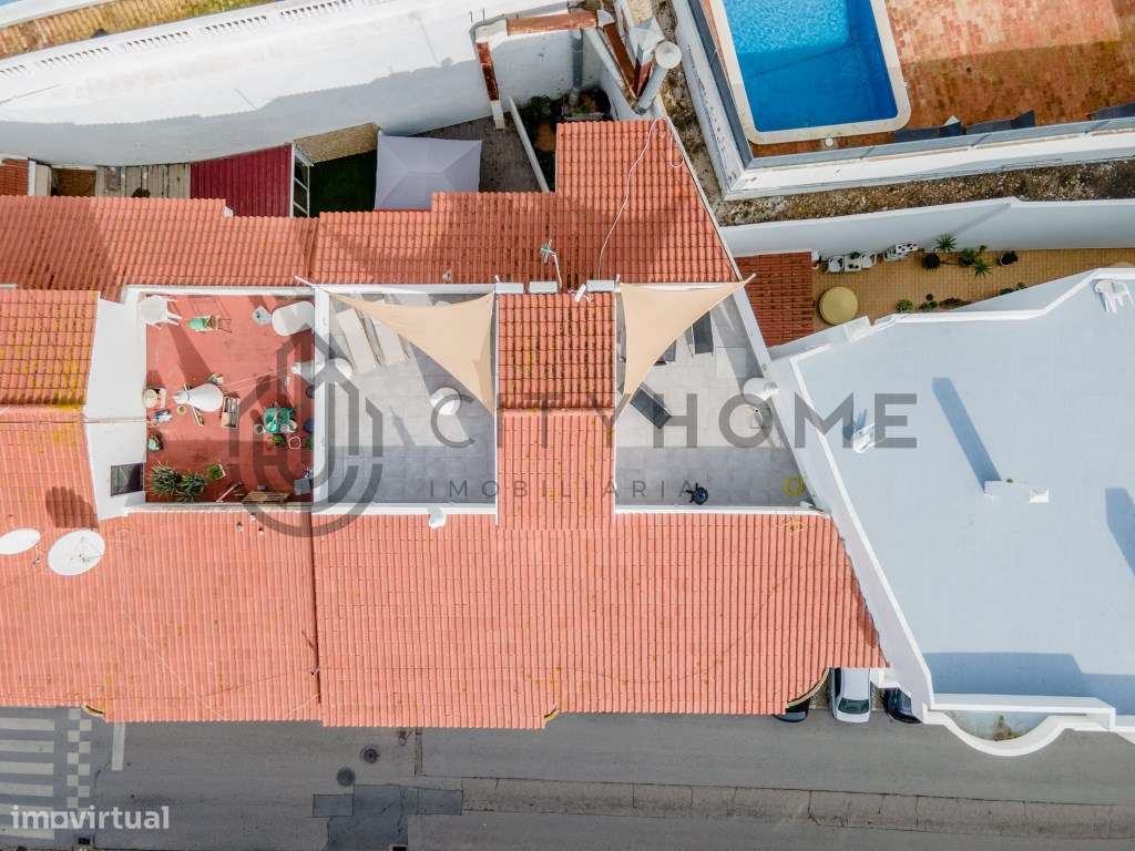 Apartamento T2 Remodelado com Rooftop em Carvoeiro - Grande imagem: 2/34