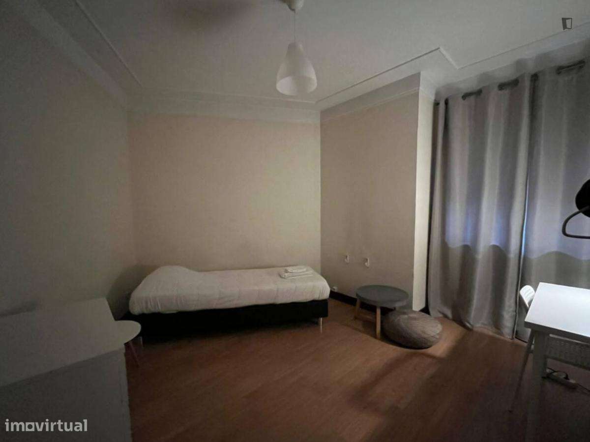 Quarto - localizado em Cedofeita Porto - Grande imagem: 4/10