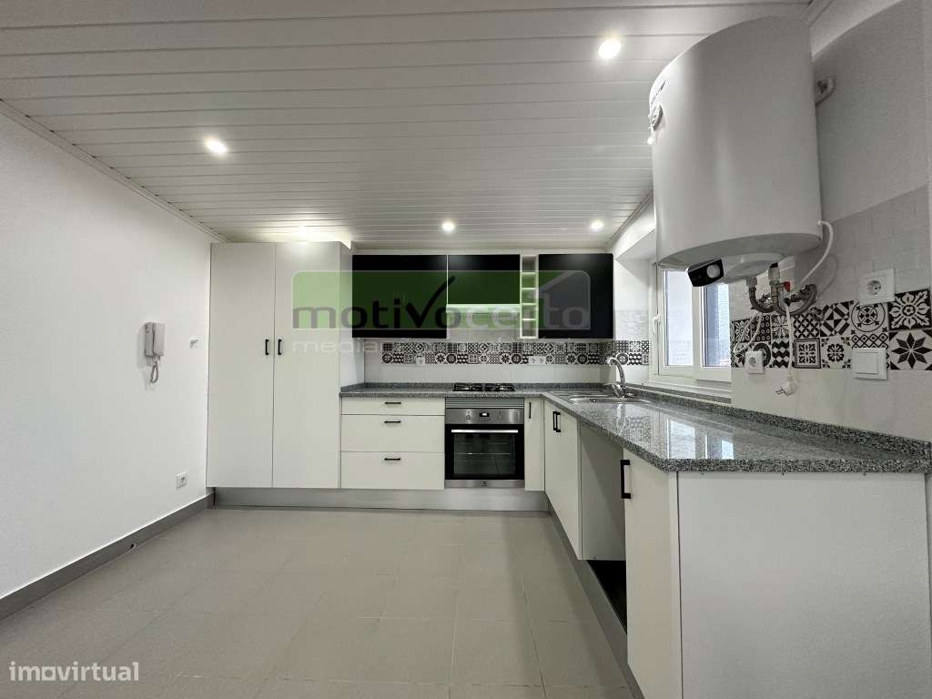 T2 em Andar de Moradia com Terraço Privativo em Quarteiras, Pêro Pi... - Grande imagem: 2/13